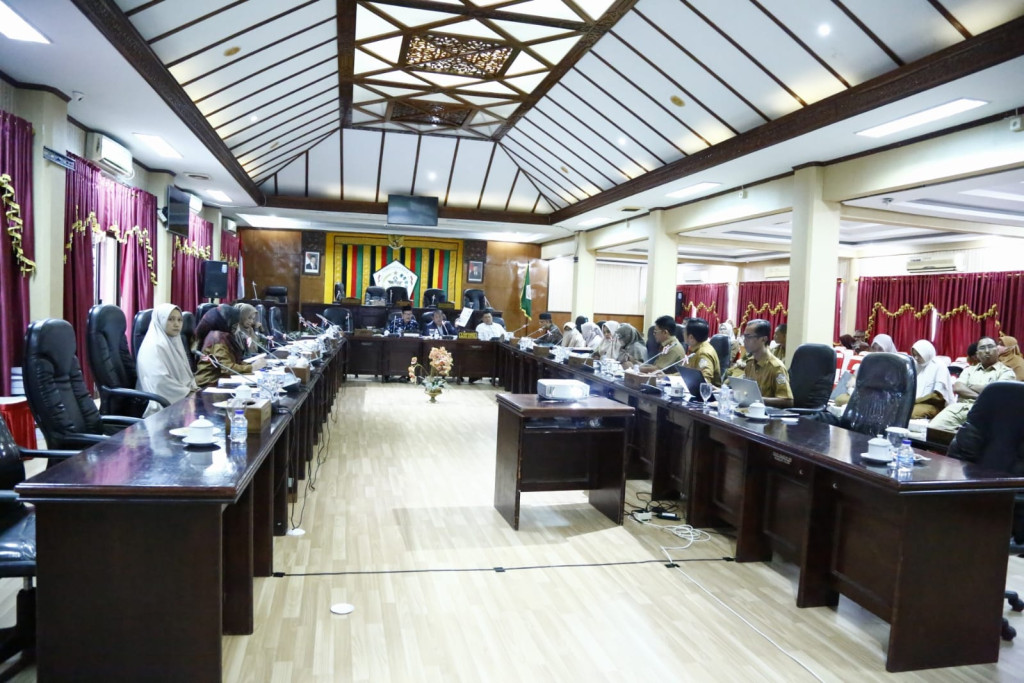 T.Sofianus Pimpin Rapat Pembahasan Dua Pihak terhadap 3 (tiga) rancangan Qanun yang diajukan OPD